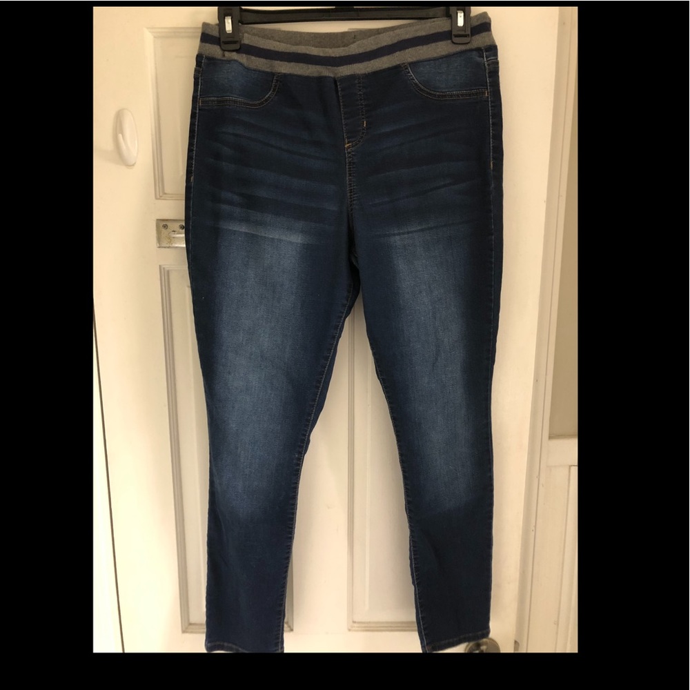 Junior’s No Boundaries Jeans 👖